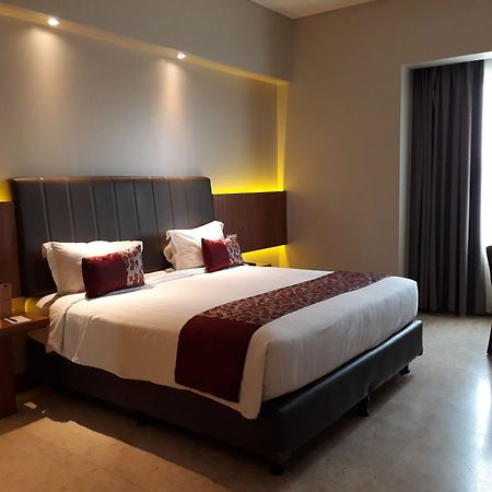 Demelia Hotel Makassar Eksteriør bilde