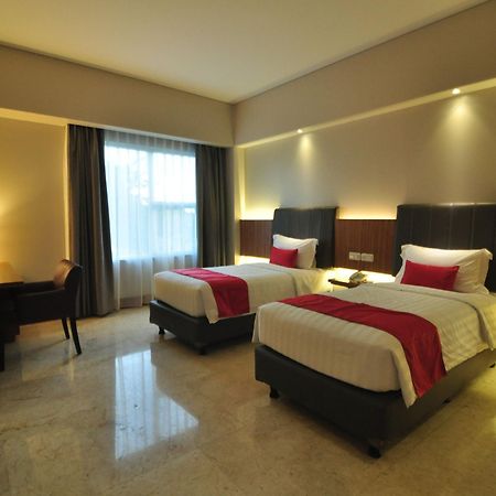 Demelia Hotel Makassar Eksteriør bilde