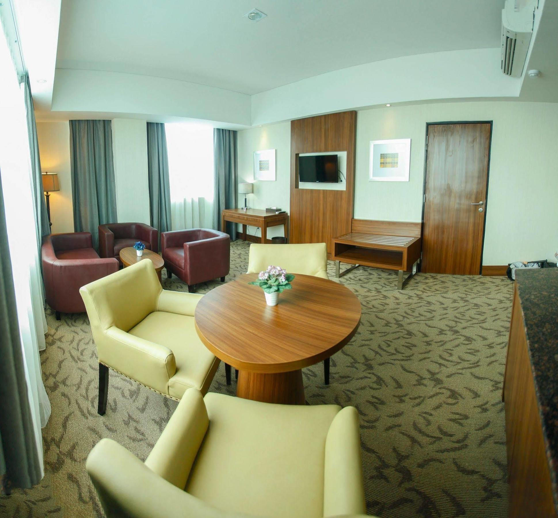 Demelia Hotel Makassar Eksteriør bilde