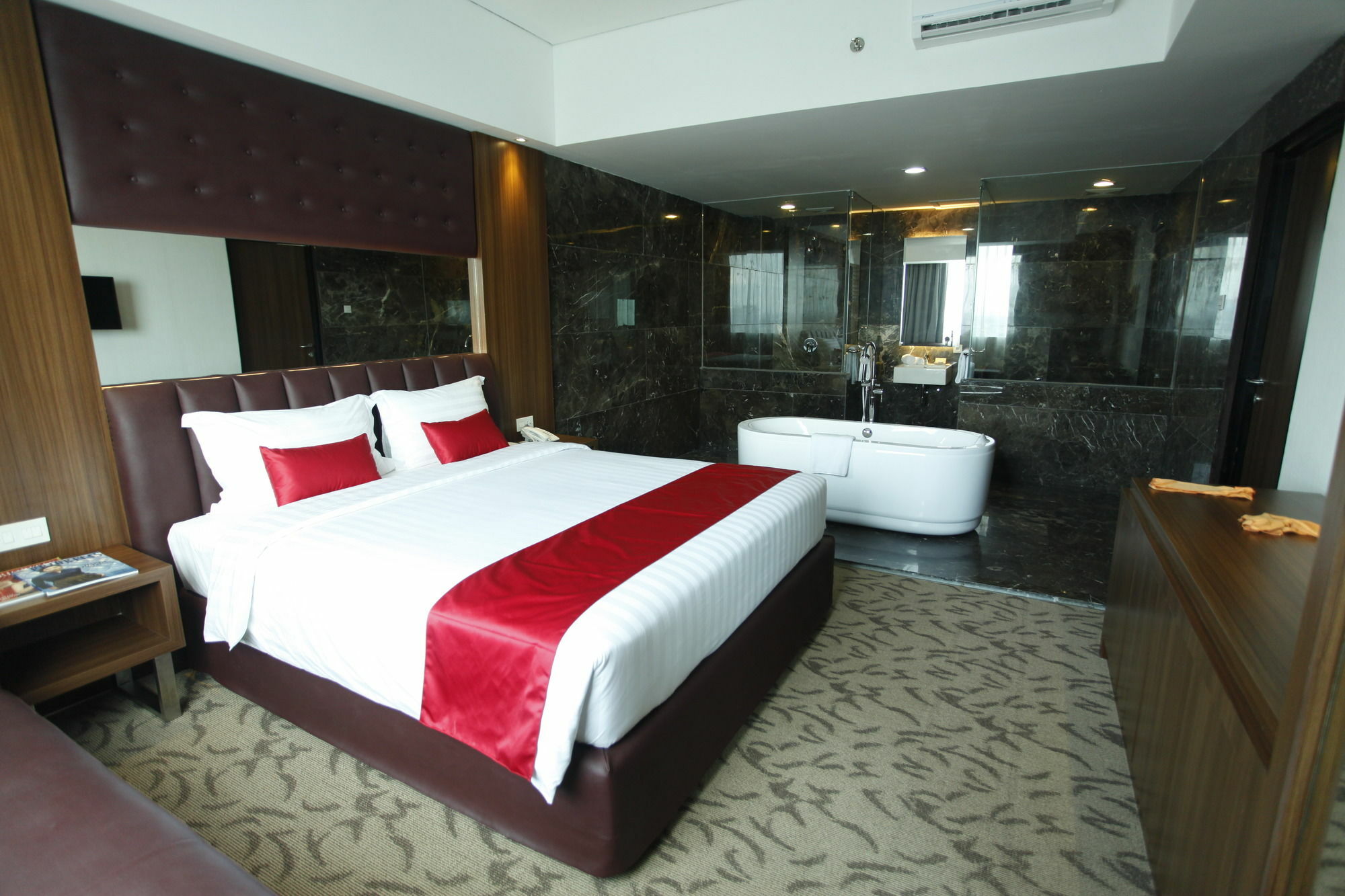 Demelia Hotel Makassar Eksteriør bilde