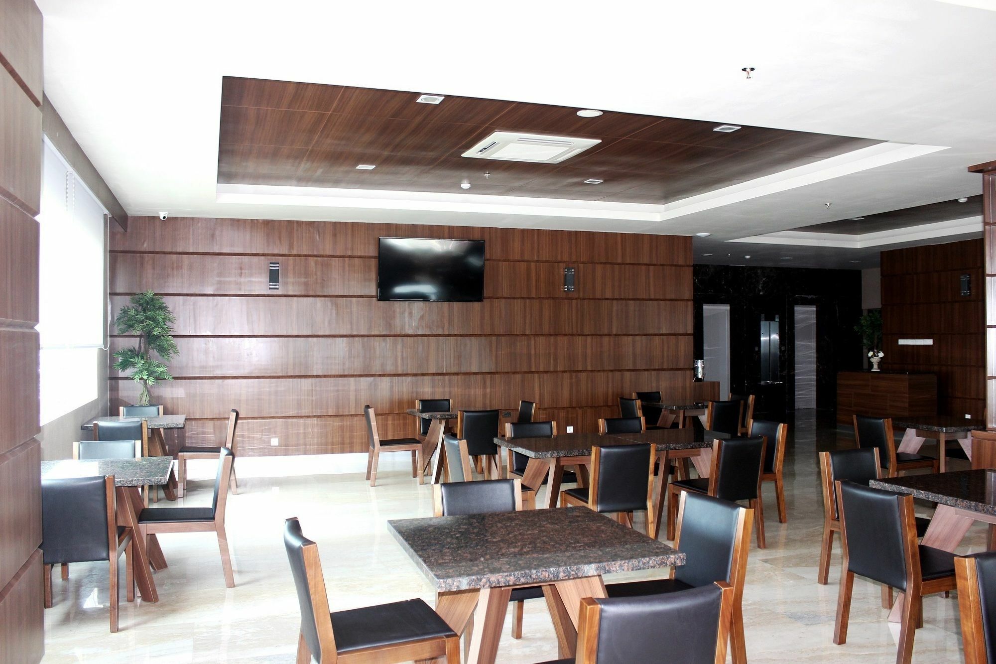 Demelia Hotel Makassar Eksteriør bilde