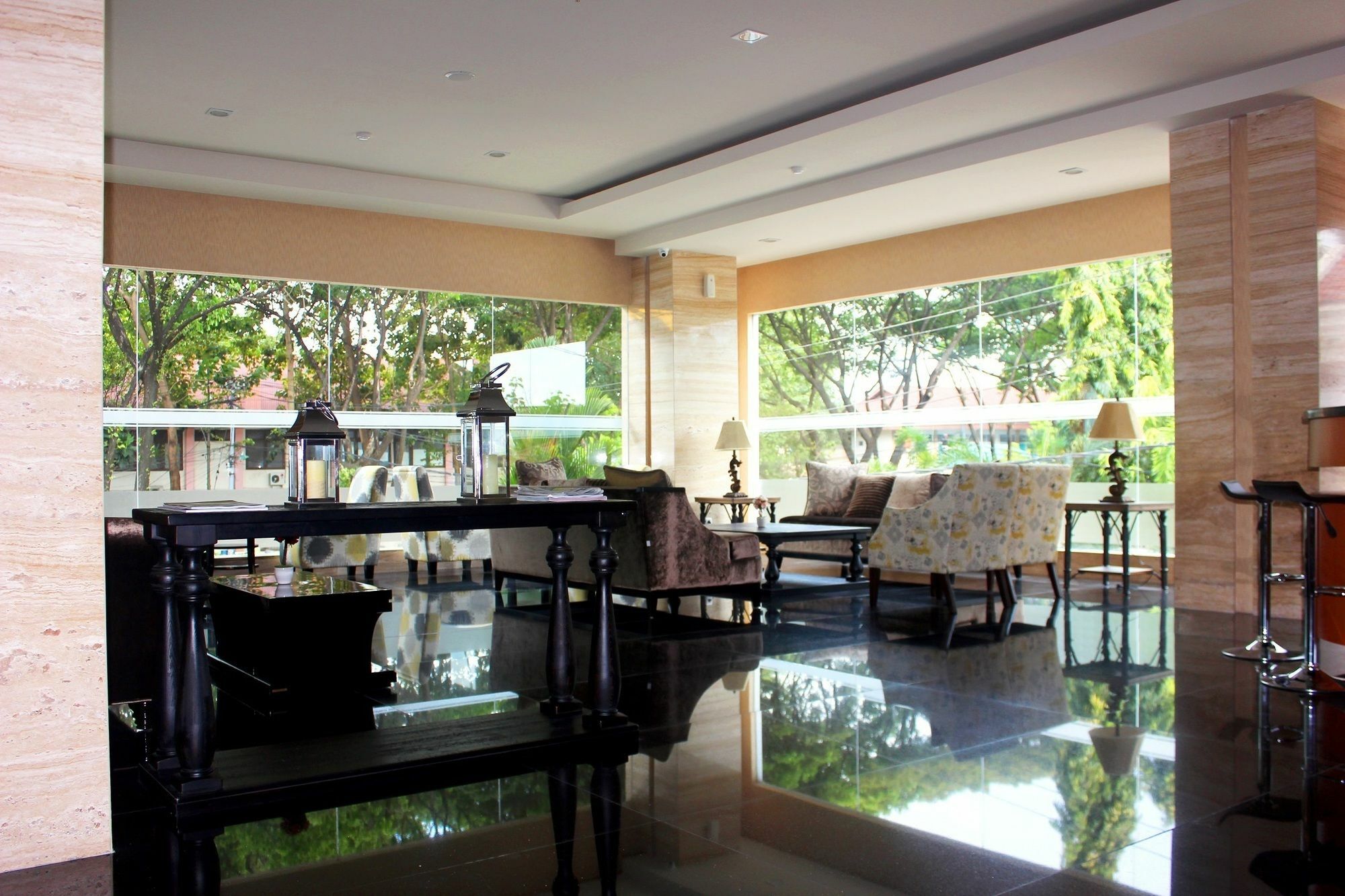 Demelia Hotel Makassar Eksteriør bilde