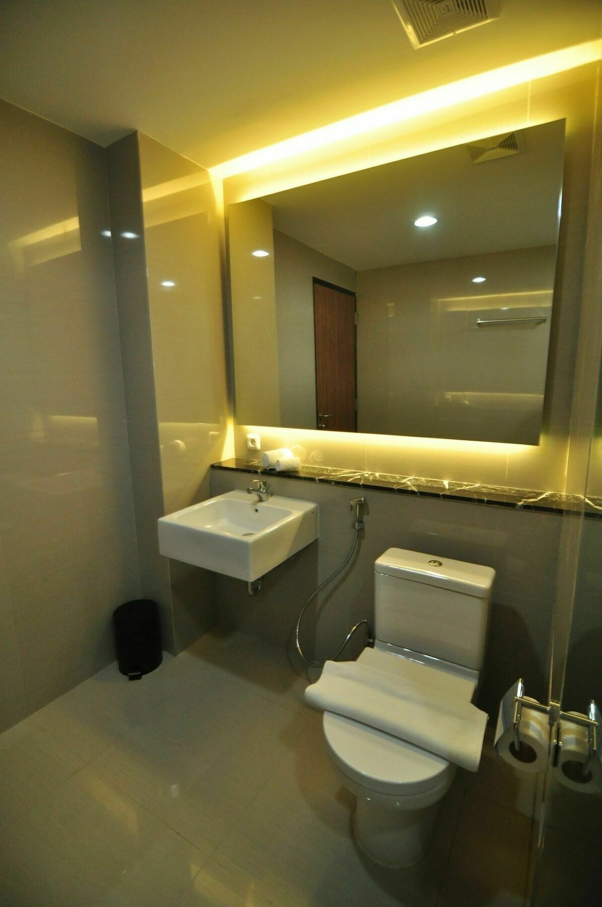 Demelia Hotel Makassar Eksteriør bilde